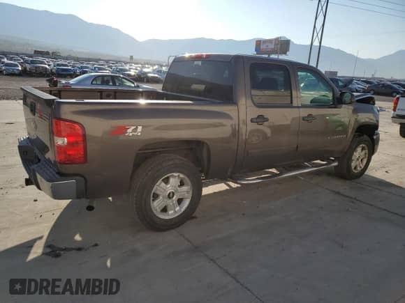 2008 Chevrolet Silverado 1500 LTZ with VIN 2GCEK13M981163623, listed as a Copart auction lot 70932835 with 158,096 mi miles and Salvage title. Bid and sale history available at DreamBid. Image 3.