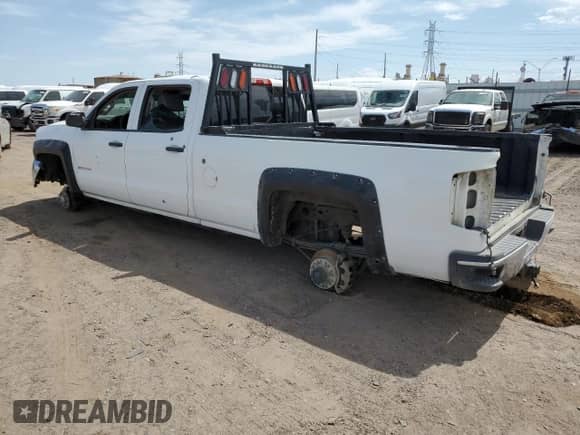 2015 Chevrolet Silverado 2500HD Work Truck z VIN 1GC1KUEGXFF564076, wystawiony jako Copart lot #63318565 z przebiegiem 117 533 mil mil oraz Szkoda całkowita • Salvage title. Historia ofert i sprzedaży dostępna na DreamBid. Obrazek 2.