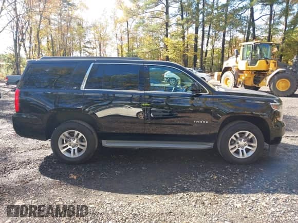 2015 Chevrolet Tahoe LT z VIN 1GNSKBKC8FR547518, wystawiony jako IAAI lot #43544283 z przebiegiem 295 964 mil mil oraz . Historia ofert i sprzedaży dostępna na DreamBid. Obrazek 13.