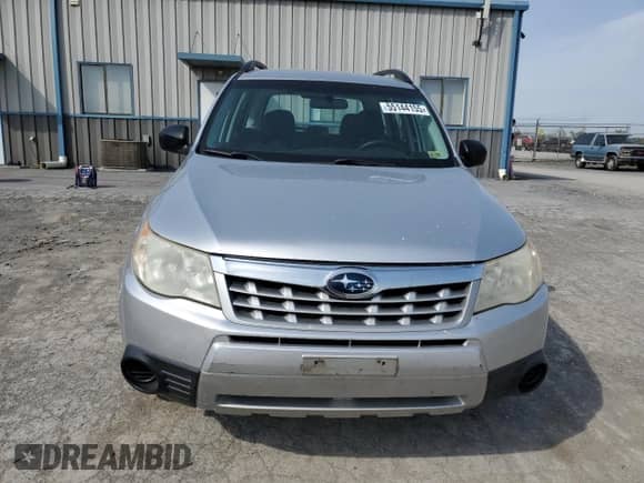 2011 Subaru Forester X z VIN JF2SHABC6BH768151, wystawiony jako Copart lot #55144155 z przebiegiem 101 689 mil mil oraz Czysty tytuł • Clean title. Historia ofert i sprzedaży dostępna na DreamBid. Obrazek 5.