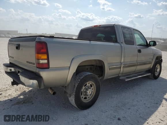 2000 Chevrolet Silverado 2500 LS z VIN 1GCGK29U8YE356723, wystawiony jako Copart lot #64437364 z przebiegiem 168 138 mil mil oraz Szkoda całkowita • Salvage title. Historia ofert i sprzedaży dostępna na DreamBid. Obrazek 3.