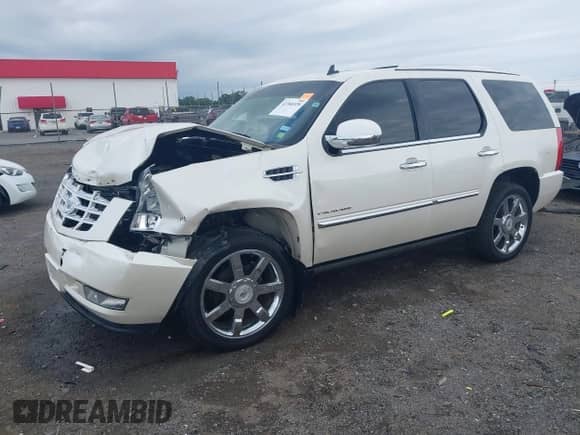 2011 Cadillac Escalade Premium с VIN 1GYS4CEF9BR313567, выставлен на аукционе IAAI как лот 42360329 с пробегом 197 304 миль миль и . История ставок и продаж доступна на DreamBid. Изображение 2.