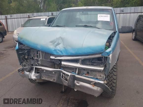 1995 Chevrolet Silverado 2500 с VIN 1GCGC29F8SE266218, выставлен на аукционе IAAI как лот 43015043 с пробегом 365 363 миль миль и . История ставок и продаж доступна на DreamBid. Изображение 6.