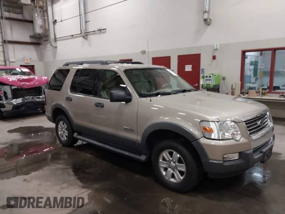 2006 Ford Explorer XLT z VIN 1FMEU738X6ZA13312, wystawiony jako IAAI lot #41920829 z przebiegiem 168 238 mil mil oraz . Historia ofert i sprzedaży dostępna na DreamBid. Obrazek 1.