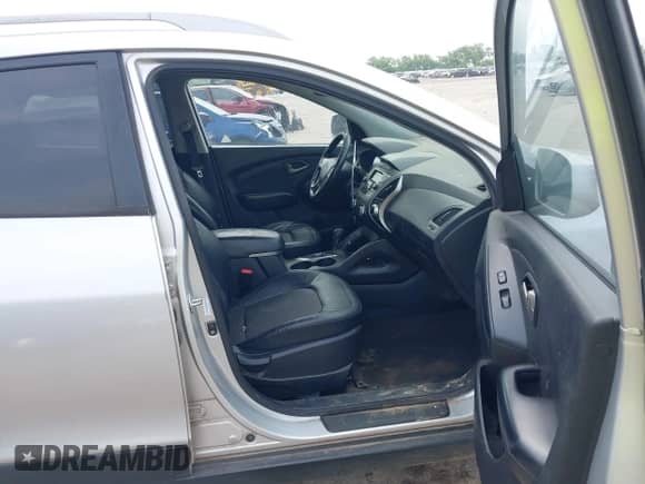 2010 Hyundai Tucson Limited с VIN KM8JU3AC9AU036875, выставлен на аукционе IAAI как лот 42278390 с пробегом 254 530 миль миль и . История ставок и продаж доступна на DreamBid. Изображение 5.