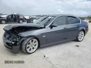 2008 BMW 3 Series 335i z VIN WBAVB77588NH79110, wystawiony jako Copart lot #52767815 z przebiegiem 98 074 mil mil oraz Szkoda całkowita • Salvage title. Historia ofert i sprzedaży dostępna na DreamBid. Obrazek 1.