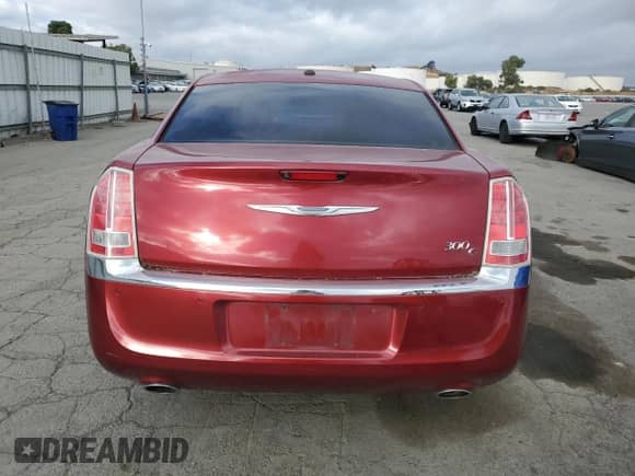 2014 Chrysler 300 C z VIN 2C3CCAET2EH144296, wystawiony jako Copart lot #81188555 z przebiegiem 192 894 mil mil oraz Czysty tytuł • Clean title. Historia ofert i sprzedaży dostępna na DreamBid. Obrazek 6.