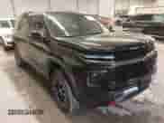2024 Chevrolet Traverse AWD Z71 z VIN 1GNEVJKS7RJ198778, wystawiony jako IAAI lot #41729998 z przebiegiem 8 051 mil mil oraz . Historia ofert i sprzedaży dostępna na DreamBid. Obrazek 1.