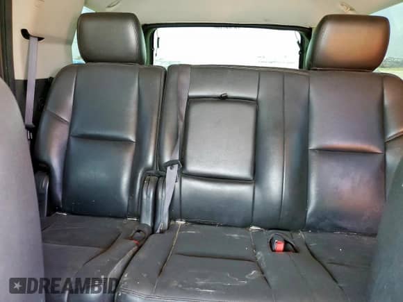 2011 Chevrolet Tahoe LTZ z VIN 1GNSCCE07BR397951, wystawiony jako Copart lot #66709405 z przebiegiem 179 041 mil mil oraz Czysty tytuł • Clean title. Historia ofert i sprzedaży dostępna na DreamBid. Obrazek 10.