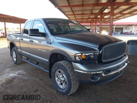2005 Dodge 2500 SLT z VIN 1D7KS28D65J635057, wystawiony jako IAAI lot #42875824 z przebiegiem 239 295 mil mil oraz . Historia ofert i sprzedaży dostępna na DreamBid. Obrazek 1.