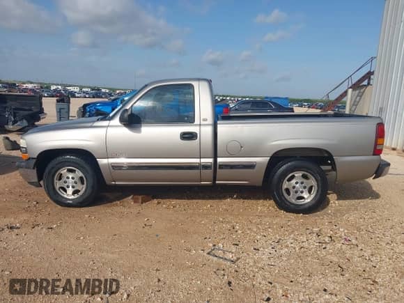 2000 Chevrolet Silverado 1500 LS with VIN 1GCEC14W2YZ179649, listed as a IAAI auction lot 42525015 with 284,859 mi miles and . Bid and sale history available at DreamBid. Image 14.