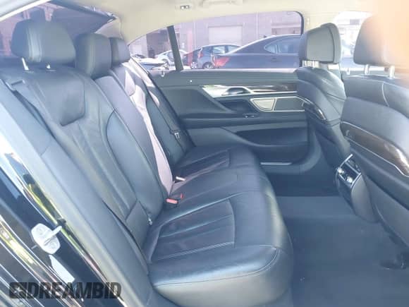 2021 BMW 7 Series 740i z VIN WBA7T2C05MCG31540, wystawiony jako IAAI lot #42267663 z przebiegiem 111 296 mil mil oraz . Historia ofert i sprzedaży dostępna na DreamBid. Obrazek 8.