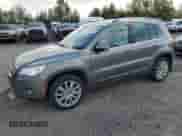 2011 Volkswagen Tiguan S с VIN WVGBV7AX6BW518513, выставлен на аукционе Copart как лот 80562185 с пробегом 133 006 миль миль и Чистый • Clean title. История ставок и продаж доступна на DreamBid. Изображение 1.