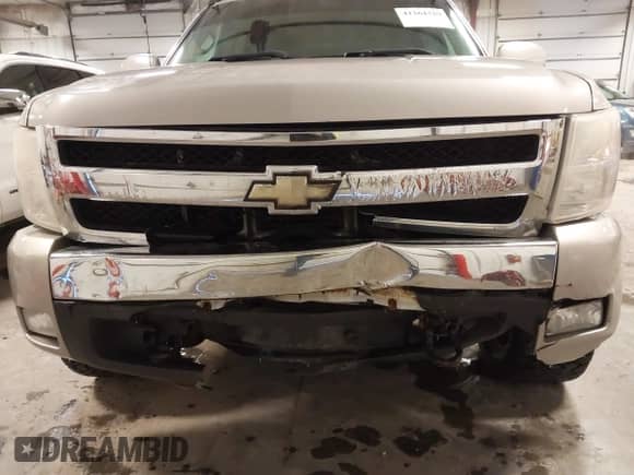 2007 Chevrolet Silverado 1500 1LT z VIN 3GCEK13307G545178, wystawiony jako IAAI lot #41364329 z przebiegiem 241 256 mil mil oraz . Historia ofert i sprzedaży dostępna na DreamBid. Obrazek 6.