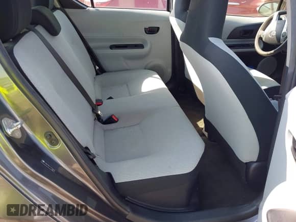 2012 Toyota Prius One z VIN JTDKDTB31C1026286, wystawiony jako IAAI lot #42937931 z przebiegiem 103 470 mil mil oraz . Historia ofert i sprzedaży dostępna na DreamBid. Obrazek 8.