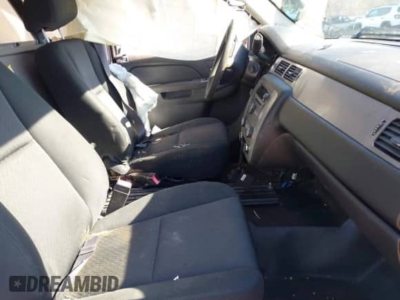 2014 Chevrolet Tahoe Commercial z VIN 1GNLC2E04ER158425, wystawiony jako IAAI lot #41526713 z przebiegiem Nie podano mil oraz . Historia ofert i sprzedaży dostępna na DreamBid. Obrazek 5.