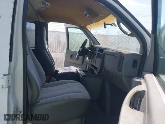 2006 Chevrolet Express Passenger с VIN 1GAHG35U461242216, выставлен на аукционе IAAI как лот 41797506 с пробегом 195 616 миль миль и . История ставок и продаж доступна на DreamBid. Изображение 5.