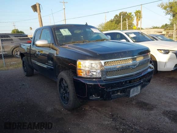 2011 Chevrolet Silverado 1500 LT z VIN 1GCRCSE08BZ276587, wystawiony jako IAAI lot #42464061 z przebiegiem 134 318 mil mil oraz . Historia ofert i sprzedaży dostępna na DreamBid. Obrazek 1.