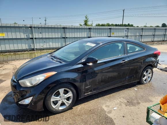 2013 Hyundai Elantra SE z VIN KMHDH6AEXDU011766, wystawiony jako Copart lot #64004825 z przebiegiem 104 485 mil mil oraz Szkoda całkowita • Salvage title. Historia ofert i sprzedaży dostępna na DreamBid. Obrazek 1.