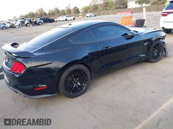 2019 Ford Mustang GT z VIN 1FA6P8CF7K5125657, wystawiony jako IAAI lot #43066928 z przebiegiem 88 816 mil mil oraz . Historia ofert i sprzedaży dostępna na DreamBid. Obrazek 4.