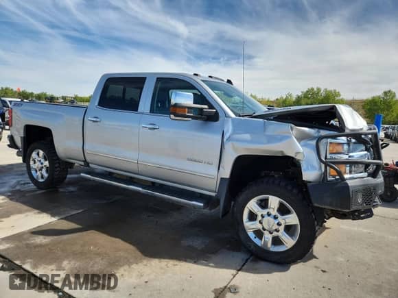 2019 Chevrolet Silverado 2500HD LTZ с VIN 1GC1KTEYXKF221247, выставлен на аукционе Copart как лот 82166635 с пробегом 86 660 миль миль и Списание • Salvage title. История ставок и продаж доступна на DreamBid. Изображение 4.