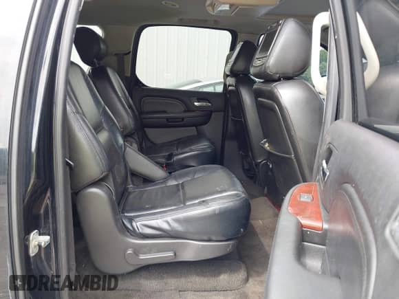 2008 Cadillac Escalade ESV с VIN 1GYFK668X8R111533, выставлен на аукционе IAAI как лот 42998299 с пробегом 178 675 миль миль и . История ставок и продаж доступна на DreamBid. Изображение 8.