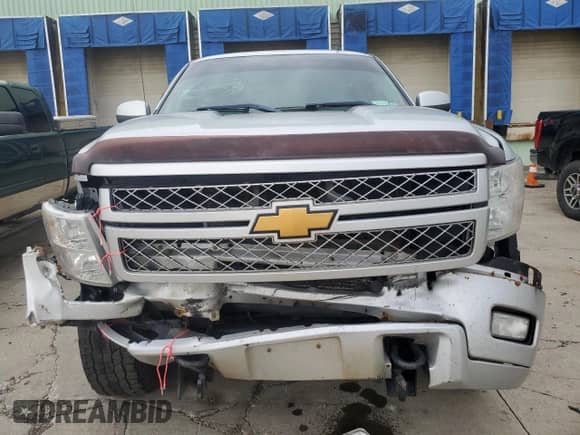 2014 Chevrolet Silverado 2500HD LTZ z VIN 1GC1KYEG0EF139813, wystawiony jako Copart lot #84425305 z przebiegiem 211 495 mil mil oraz Szkoda całkowita • Salvage title. Historia ofert i sprzedaży dostępna na DreamBid. Obrazek 5.