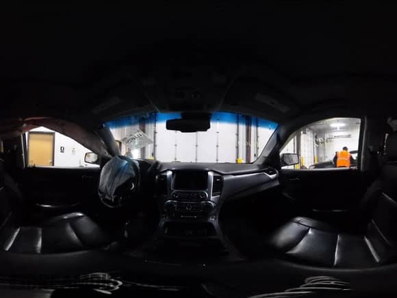 2018 Chevrolet Suburban Premier z VIN 1GNSKJKC9JR100134, wystawiony jako IAAI lot #41449255 z przebiegiem 111 528 mil mil oraz . Historia ofert i sprzedaży dostępna na DreamBid. Obrazek 18.