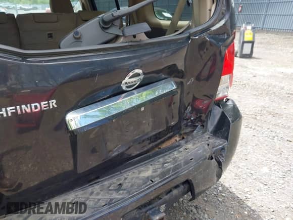 2011 Nissan Pathfinder SV with VIN 5N1AR1NB9BC632700, listed as a IAAI auction lot 42307363 with 187,324 mi miles and . Bid and sale history available at DreamBid. Image 6.