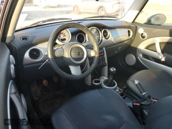 2006 MINI Hardtop with VIN WMWRC33536TK66138, listed as a Copart auction lot 81620335 with 128,877 mi miles and Salvage title. Bid and sale history available at DreamBid. Image 8.