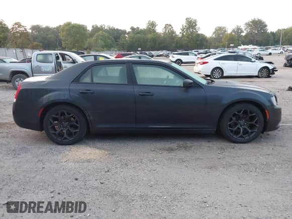2019 Chrysler 300 S с VIN 2C3CCABGXKH676365, выставлен на аукционе IAAI как лот 43240627 с пробегом 92 267 миль миль и . История ставок и продаж доступна на DreamBid. Изображение 13.