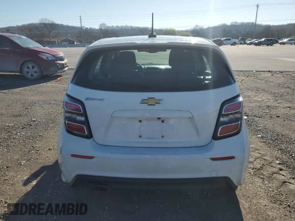 2018 Chevrolet Sonic LT z VIN 1G1JG6SH9J4111641, wystawiony jako Copart lot #49404545 z przebiegiem 108 996 mil mil oraz Szkoda całkowita • Salvage title. Historia ofert i sprzedaży dostępna na DreamBid. Obrazek 6.