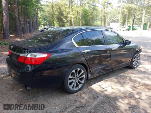 2014 Honda Accord with VIN IHGCR2F51EA203127, listed as a IAAI auction lot 42576997 with 186,302 mi miles and . Bid and sale history available at DreamBid. Image 4.