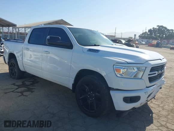 2020 Ram 1500 Big Horn z VIN 1C6SRFFT8LN397491, wystawiony jako IAAI lot #42543417 z przebiegiem 74 639 mil mil oraz . Historia ofert i sprzedaży dostępna na DreamBid. Obrazek 1.