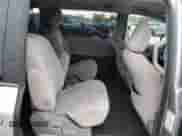 2017 Toyota Sienna LE Auto Access Seat z VIN 5TDKZ3DCXHS823225, wystawiony jako Copart lot #67157225 z przebiegiem 258 906 mil mil oraz Szkoda całkowita • Salvage title. Historia ofert i sprzedaży dostępna na DreamBid. Obrazek 11.