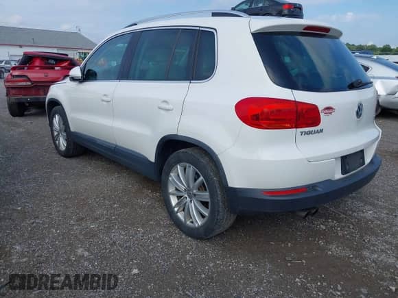 2012 Volkswagen Tiguan S с VIN WVGBV7AX0CW596822, выставлен на аукционе IAAI как лот 42958348 с пробегом 144 395 миль миль и . История ставок и продаж доступна на DreamBid. Изображение 3.