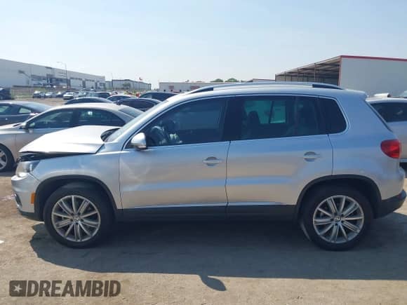 2012 Volkswagen Tiguan S с VIN WVGAV7AX4CW528633, выставлен на аукционе IAAI как лот 43269179 с пробегом 119 323 миль миль и . История ставок и продаж доступна на DreamBid. Изображение 14.