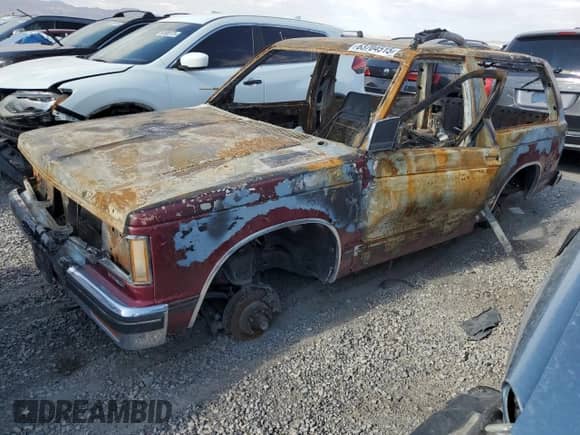 1988 Chevrolet Blazer с VIN 1GNCS18R1J8161967, выставлен на аукционе Copart как лот 63704515 с пробегом Не указан миль и На запчасти • Non repairable. История ставок и продаж доступна на DreamBid. Изображение 1.