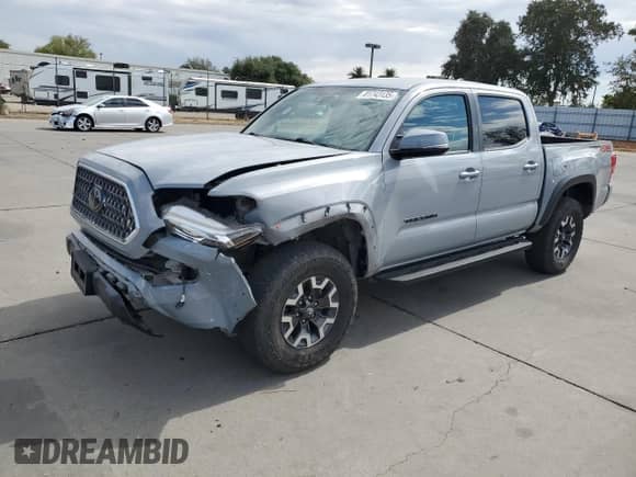 2019 Toyota Tacoma TRD Off Road z VIN 3TMCZ5AN7KM210332, wystawiony jako Copart lot #81743135 z przebiegiem 90 681 mil mil oraz Szkoda całkowita • Salvage title. Historia ofert i sprzedaży dostępna na DreamBid. Obrazek 1.