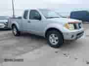 2007 Nissan Frontier SE z VIN 1N6AD06U87C424521, wystawiony jako IAAI lot #41416587 z przebiegiem 89 607 mil mil oraz . Historia ofert i sprzedaży dostępna na DreamBid. Obrazek 1.