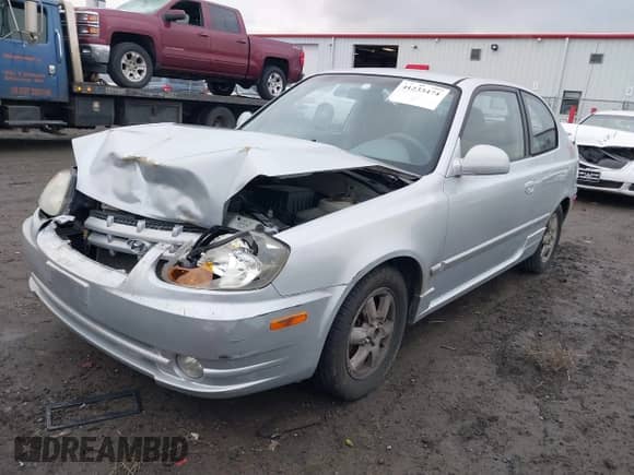 2005 Hyundai Accent GLS z VIN KMHCG35C25U359293, wystawiony jako IAAI lot #41233474 z przebiegiem 148 344 mil mil oraz . Historia ofert i sprzedaży dostępna na DreamBid. Obrazek 17.