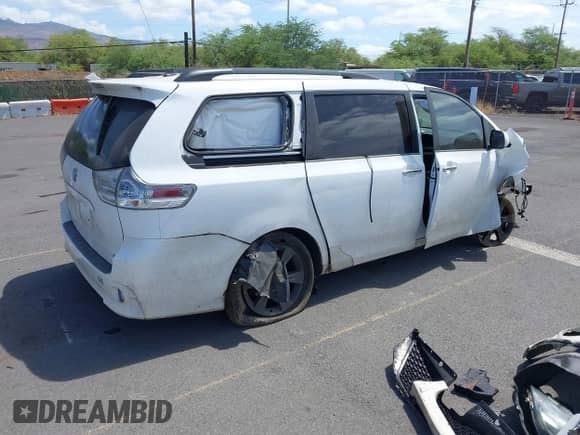 2015 Toyota Sienna SE with VIN 5TDXK3DC2FS621891, listed as a IAAI auction lot 42832318 with 110,420 mi miles and . Bid and sale history available at DreamBid. Image 4.