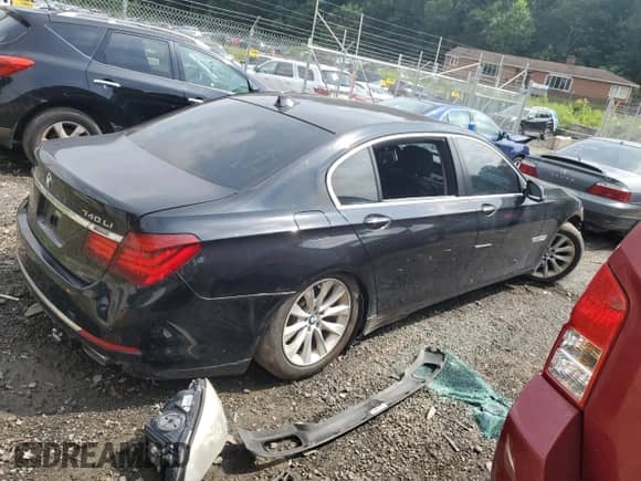 2015 BMW 7 Series 740Li z VIN WBAYE4C53FD947082, wystawiony jako Copart lot #64368025 z przebiegiem Nie podano mil oraz Szkoda całkowita • Salvage title. Historia ofert i sprzedaży dostępna na DreamBid. Obrazek 3.