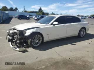 2015 BMW 7 Series 740Li z VIN WBAYE4C51FD946738, wystawiony jako Copart lot #66308395 z przebiegiem Nie podano mil oraz Szkoda całkowita • Salvage title. Historia ofert i sprzedaży dostępna na DreamBid. Obrazek 1.