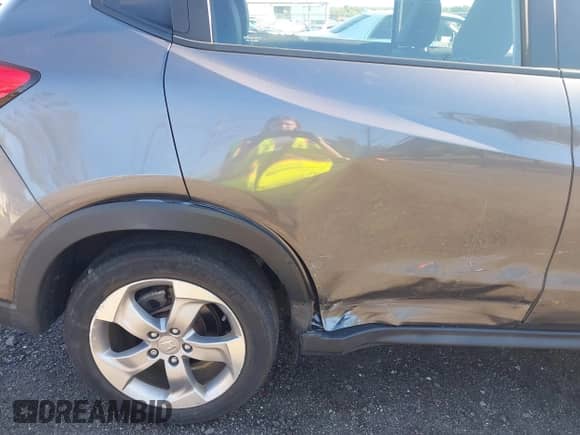 2021 Honda HR-V LX с VIN 3CZRU6H39MM718463, выставлен на аукционе IAAI как лот 43058314 с пробегом 53 681 миль миль и . История ставок и продаж доступна на DreamBid. Изображение 6.