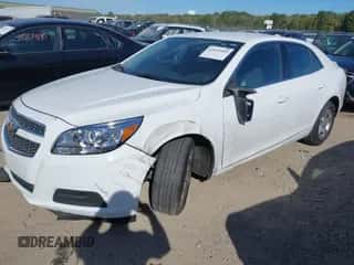 2013 Chevrolet Malibu LT z VIN 1G11C5SA9DF149517, wystawiony jako IAAI lot #43415565 z przebiegiem Nie podano mil oraz . Historia ofert i sprzedaży dostępna na DreamBid. Obrazek 2.