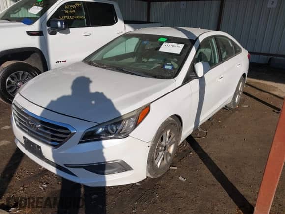 2016 Hyundai Sonata SE z VIN 5NPE24AF9GH349844, wystawiony jako IAAI lot #41310956 z przebiegiem 199 762 mil mil oraz . Historia ofert i sprzedaży dostępna na DreamBid. Obrazek 17.