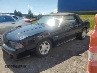1987 Ford Mustang z VIN 1FABP44A1HF160546, wystawiony jako Copart lot #71448785 z przebiegiem 231 405 mil mil oraz Czysty tytuł • Clean title. Historia ofert i sprzedaży dostępna na DreamBid. Obrazek 1.