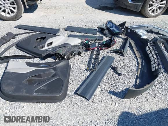 2018 Chevrolet Equinox LT z VIN 2GNAXJEV6J6202643, wystawiony jako IAAI lot #43005625 z przebiegiem 52 382 mil mil oraz . Historia ofert i sprzedaży dostępna na DreamBid. Obrazek 19.