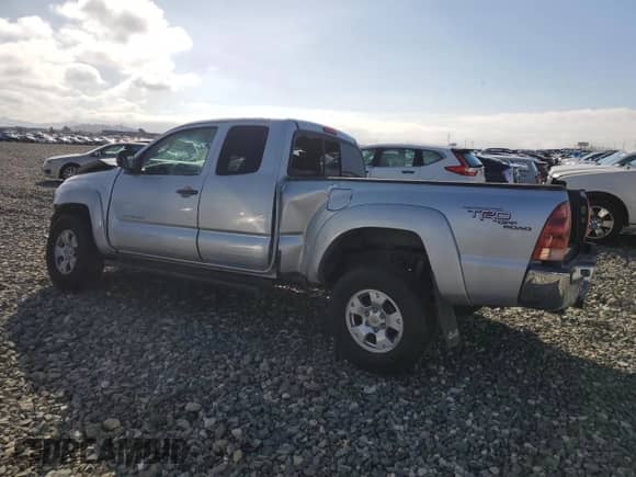 2006 Toyota Tacoma с VIN 5TEUU42N36Z306530, выставлен на аукционе Copart как лот 82293625 с пробегом 220 562 миль миль и Списание • Salvage title. История ставок и продаж доступна на DreamBid. Изображение 2.